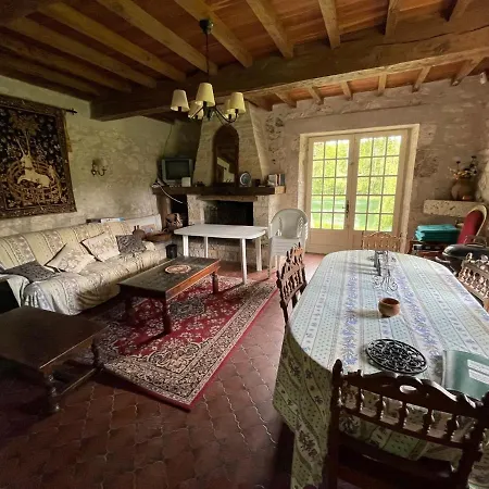 82 - Tuillieres Ferienhaus *